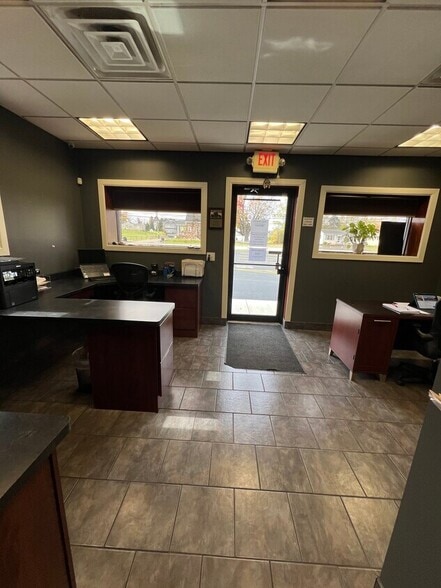 750 Lee Rd, Greece, NY à vendre - Photo du bâtiment - Image 3 de 22