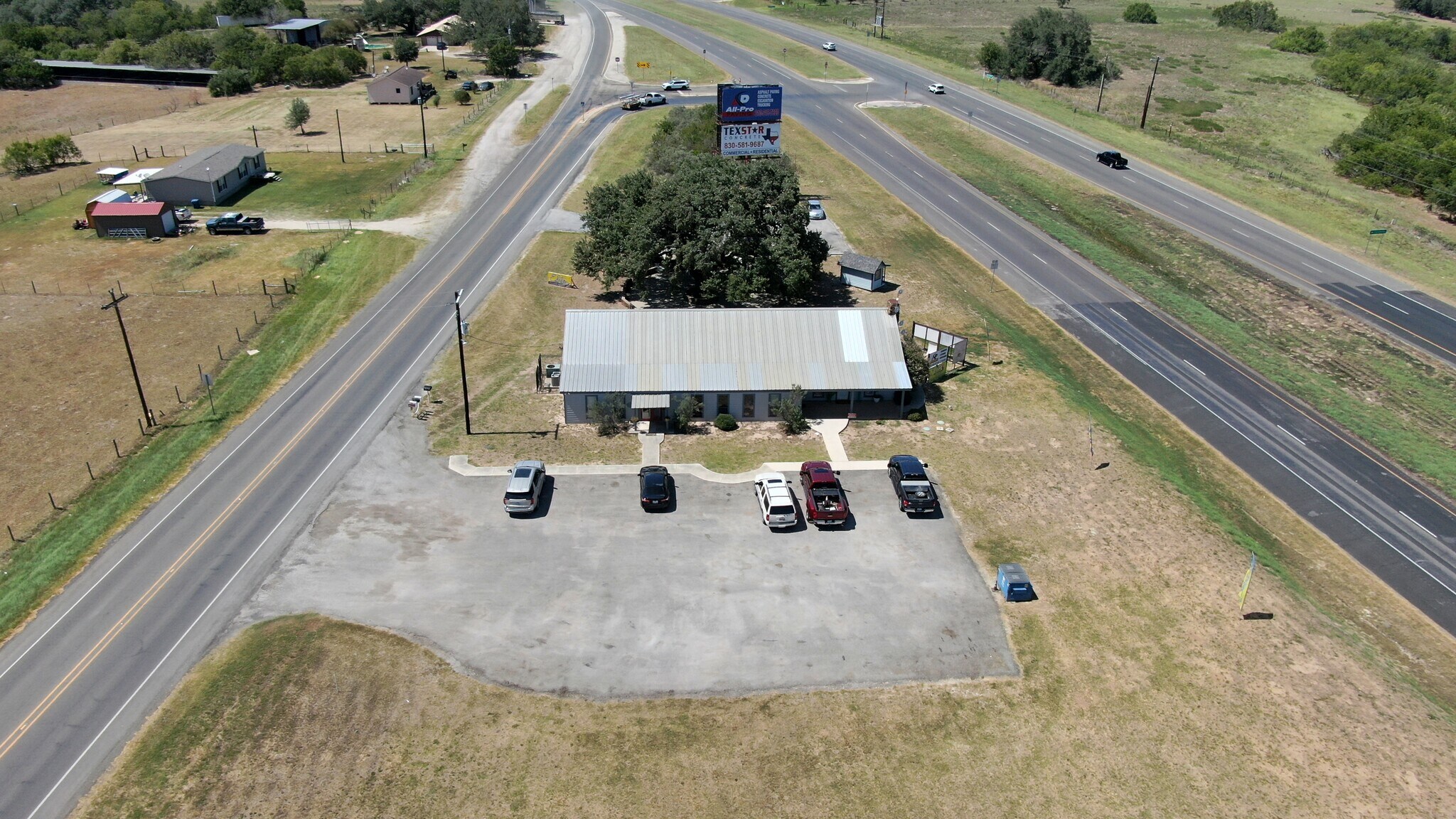 2840 Business Loop 181 N, Floresville, TX à vendre Photo du bâtiment- Image 1 de 1
