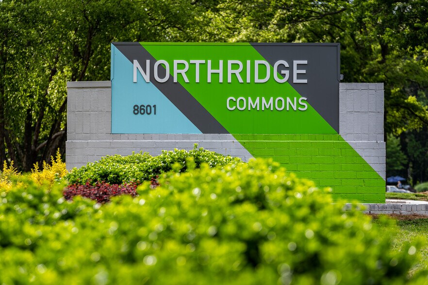 8601 Dunwoody Pl, Sandy Springs, GA à louer - Photo du bâtiment - Image 2 de 11