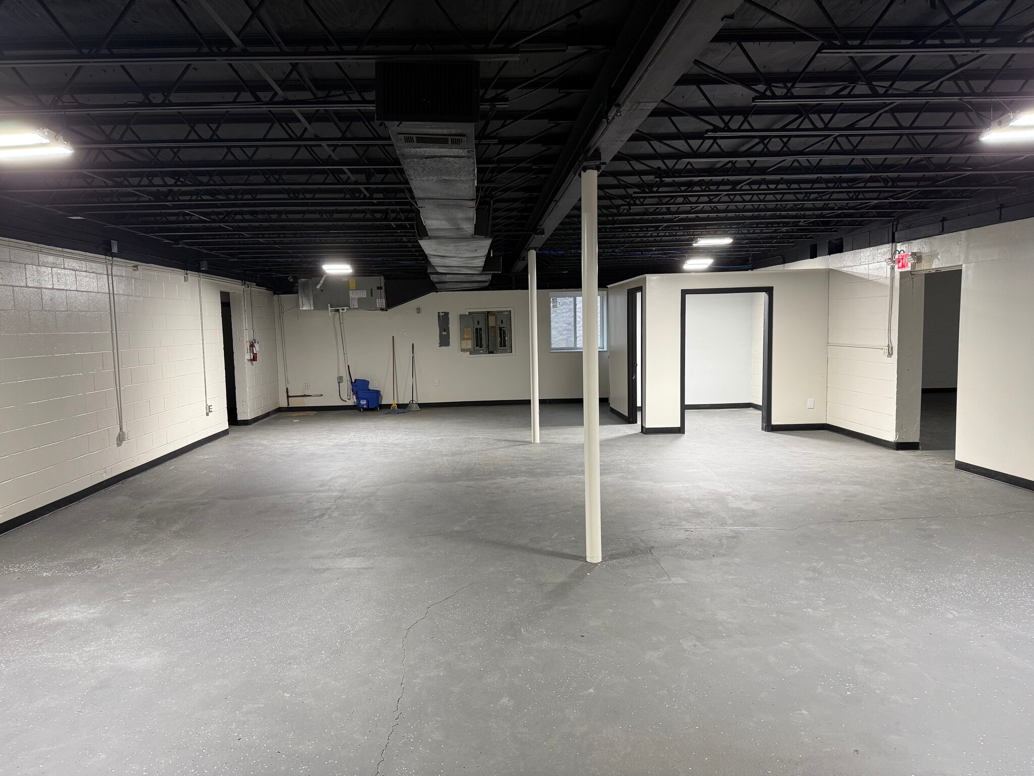 6060 Executive Blvd, Huber Heights, OH for lease Interior Photo- Image 1 of 6