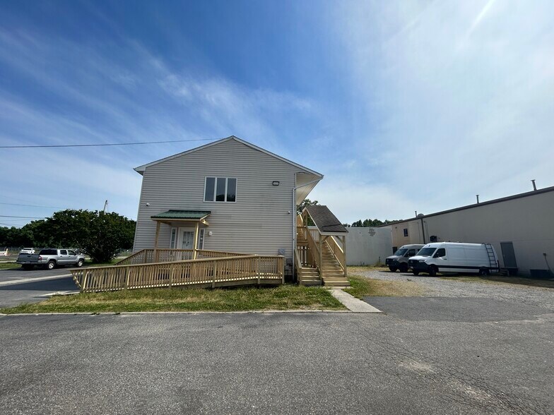 117 S First Colonial Rd, Virginia Beach, VA à louer - Photo du bâtiment - Image 2 de 2