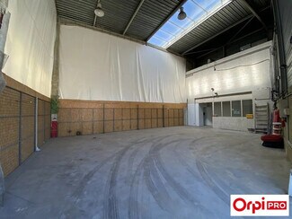 Plus de détails pour Local d'activités à louer
