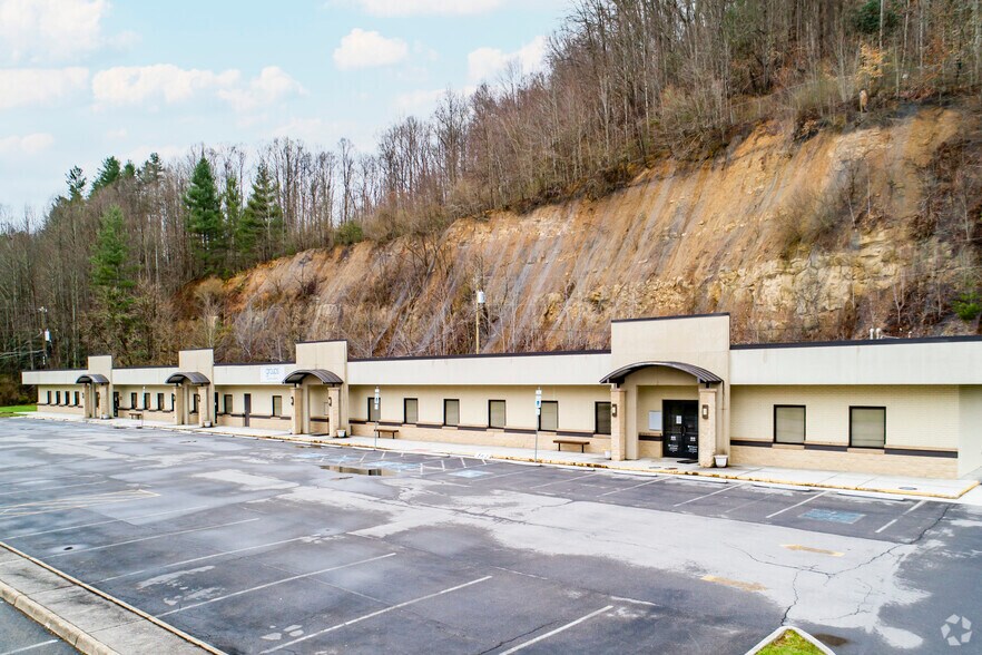 280 Virginia Ave NE, Norton, VA à louer - Photo du bâtiment - Image 2 de 22