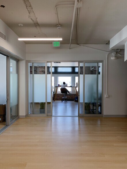 106 W 4th St, Santa Ana, CA à louer - Photo intérieure - Image 3 de 11