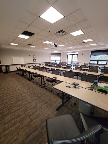 1600 Pennsylvania Ave, Charleston, WV à louer - Photo intérieure - Image 3 de 5