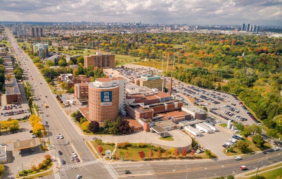 3030 Lawrence Av E, Toronto, ON à louer - Photo du bâtiment - Image 2 de 2