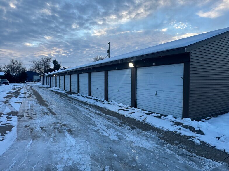 7800 10th St W, Rock Island, IL à vendre - Photo du bâtiment - Image 3 de 5