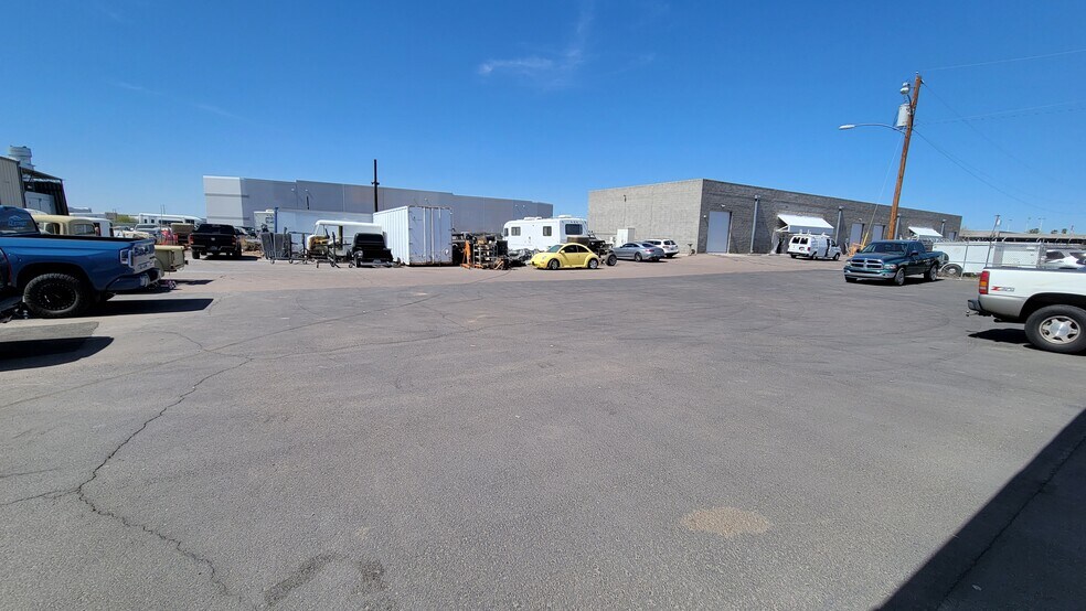 1415 E University Dr, Phoenix, AZ à louer - Photo du bâtiment - Image 3 de 9