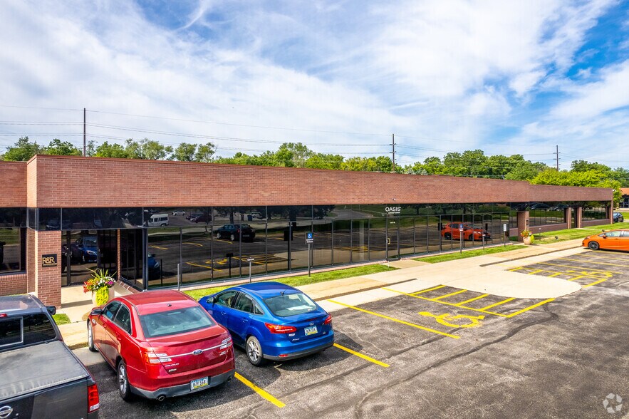 7600 Office Plaza Dr S, West Des Moines, IA à louer - Photo du bâtiment - Image 3 de 8
