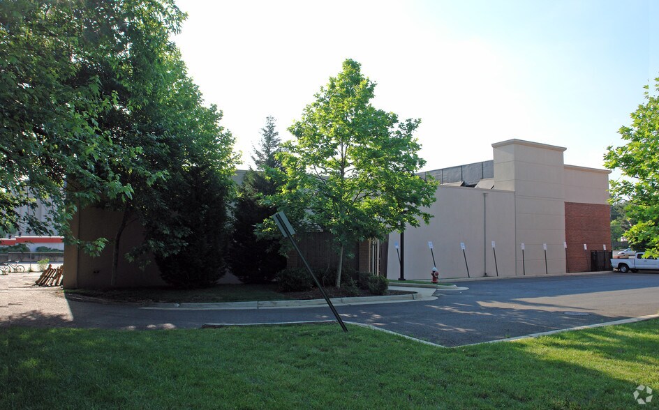 10890 Fairfax Blvd, Fairfax, VA à vendre - Photo du bâtiment - Image 2 de 3