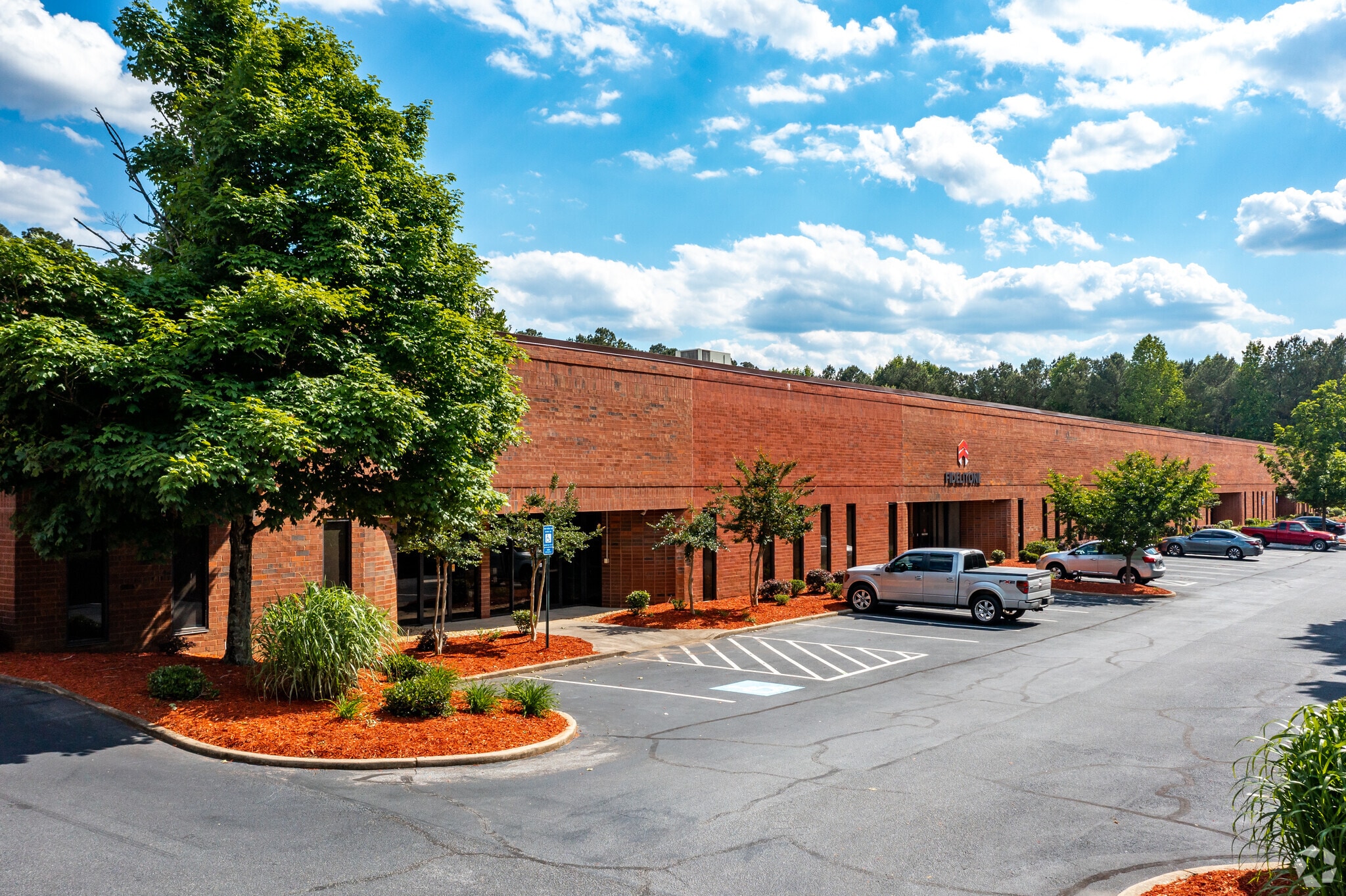 6610 Bay Cir, Peachtree Corners, GA for lease Primary Photo- Image 1 of 6