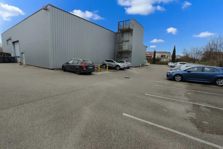 Flex in Vaulx-Milieu for sale - Building Photo - Image 1 of 10
