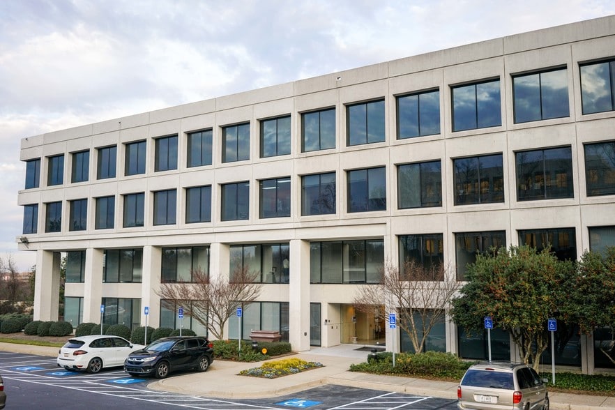 1745 Phoenix Blvd, Atlanta, GA à louer - Photo du bâtiment - Image 1 de 10