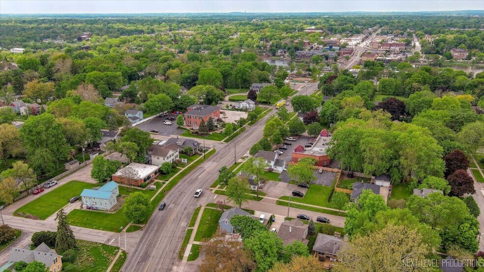 422 E State St, Geneva, IL à vendre - Photo du bâtiment - Image 2 de 22