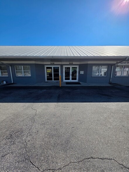 500 N Indiana Ave, Englewood, FL à louer - Photo du bâtiment - Image 2 de 3