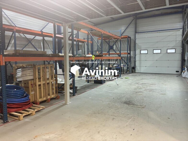 Industrial in Velaux for lease - Interior Photo - Image 2 of 10
