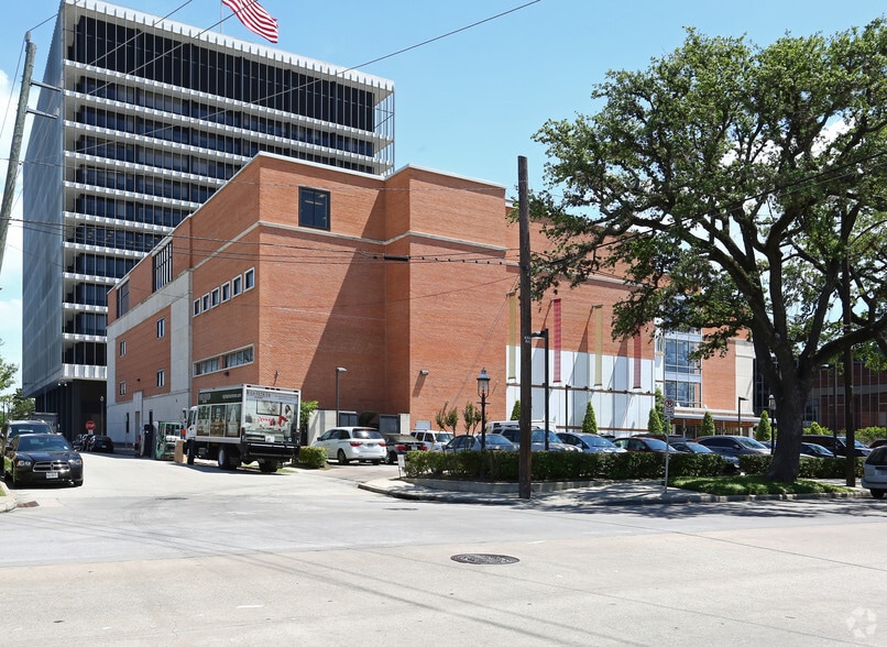 3100 Travis St, Houston, TX à vendre - Photo du bâtiment - Image 2 de 7