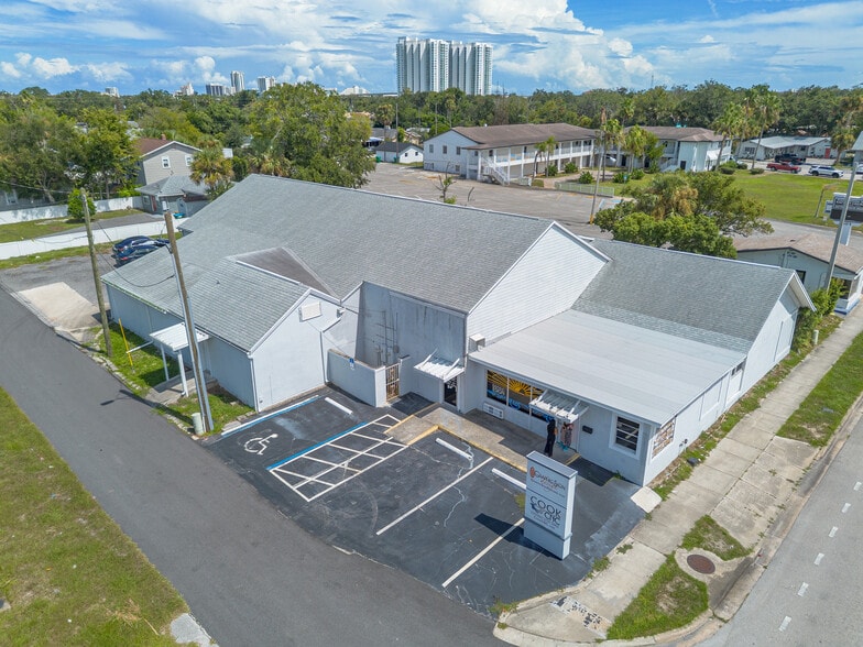 529 Ridgewood Ave, Daytona Beach, FL for lease - Building Photo - Image 1 of 38