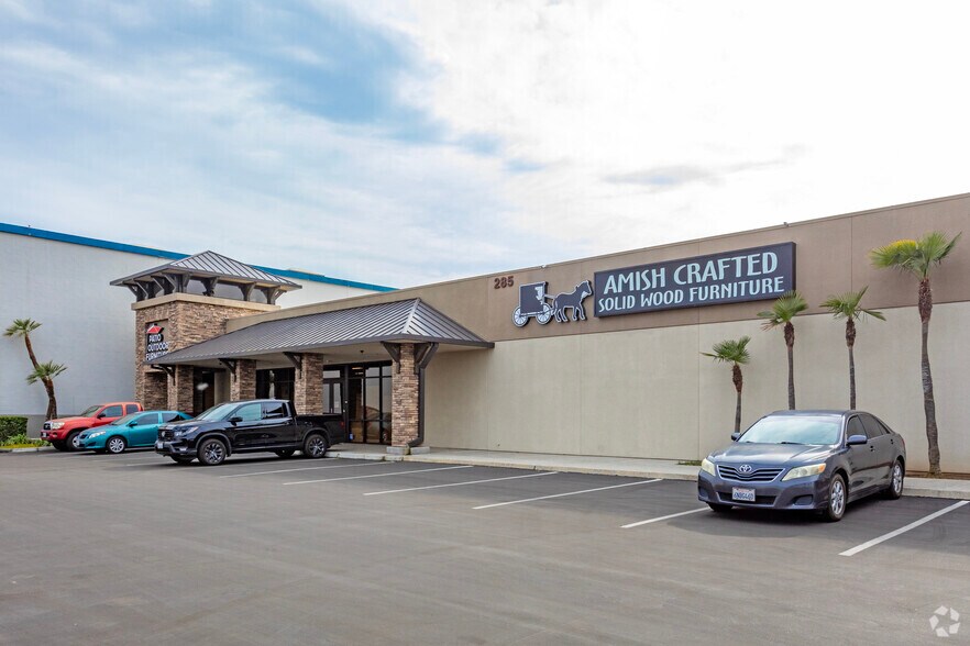 285-295 W El Paso Ave, Fresno, CA à louer - Photo du bâtiment - Image 3 de 5