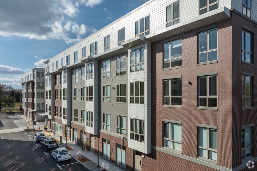 2 Los Angeles St, Newton, MA for lease - Building Photo - Image 3 of 37
