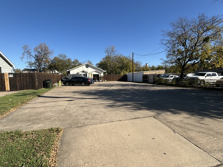 1610 J Ave, Plano, TX à louer - Photo du bâtiment - Image 2 de 8