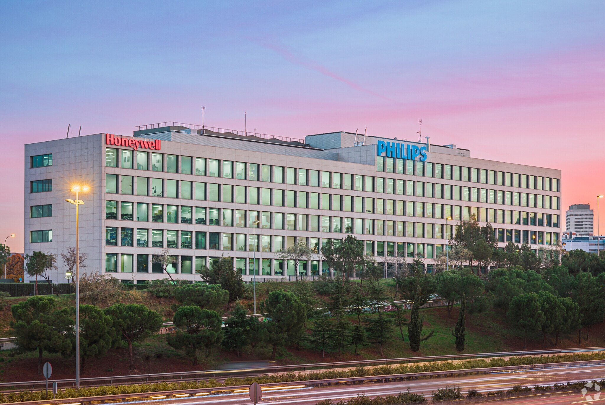 Calle María de Portugal, 3 - 5, Madrid, Madrid à louer Photo du bâtiment- Image 1 de 20