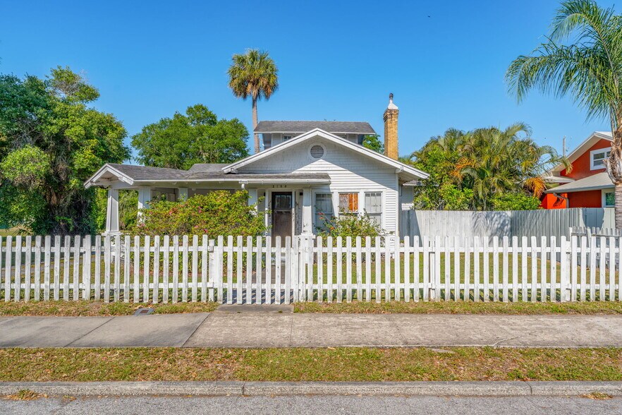 2106 Vernon Pl, Melbourne, FL à vendre - Photo du bâtiment - Image 2 de 49