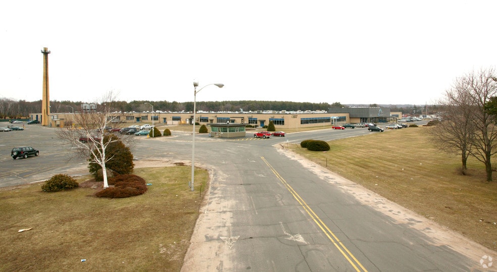 383 Middle St, Bristol, CT for lease - Building Photo - Image 2 of 16