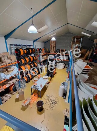 Plus de détails pour Local d'activités à louer