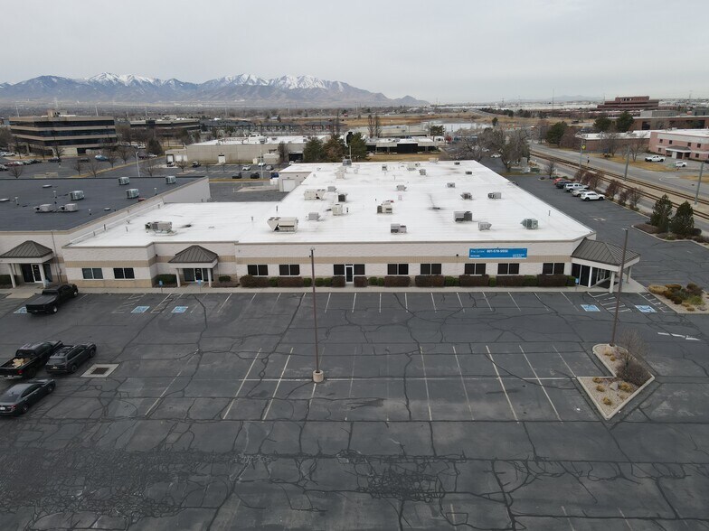 1825 W Research Way, Salt Lake City, UT à louer - Photo du bâtiment - Image 2 de 4