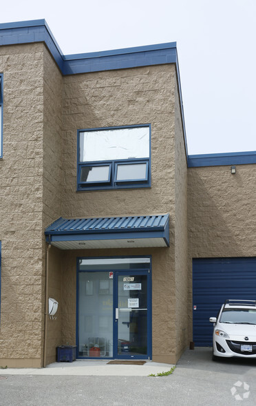 7061 Merritt Ave, Burnaby, BC for lease - Building Photo - Image 3 of 9