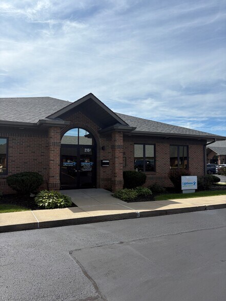 215 Red Coach Dr, Mishawaka, IN à vendre - Photo du bâtiment - Image 1 de 1