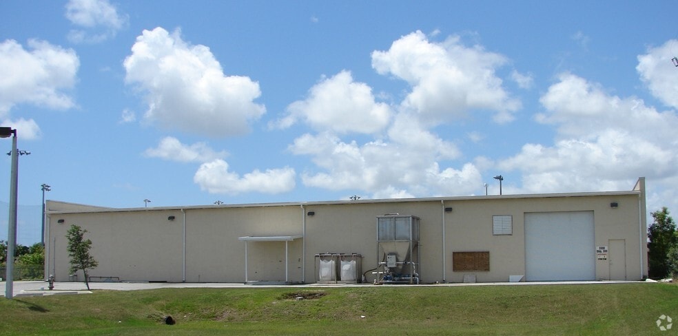 3308-3320 45th St, West Palm Beach, FL for lease - Building Photo - Image 2 of 5
