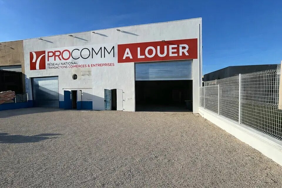 Retail in Saint-Rémy-de-Provence for lease Building Photo- Image 1 of 4