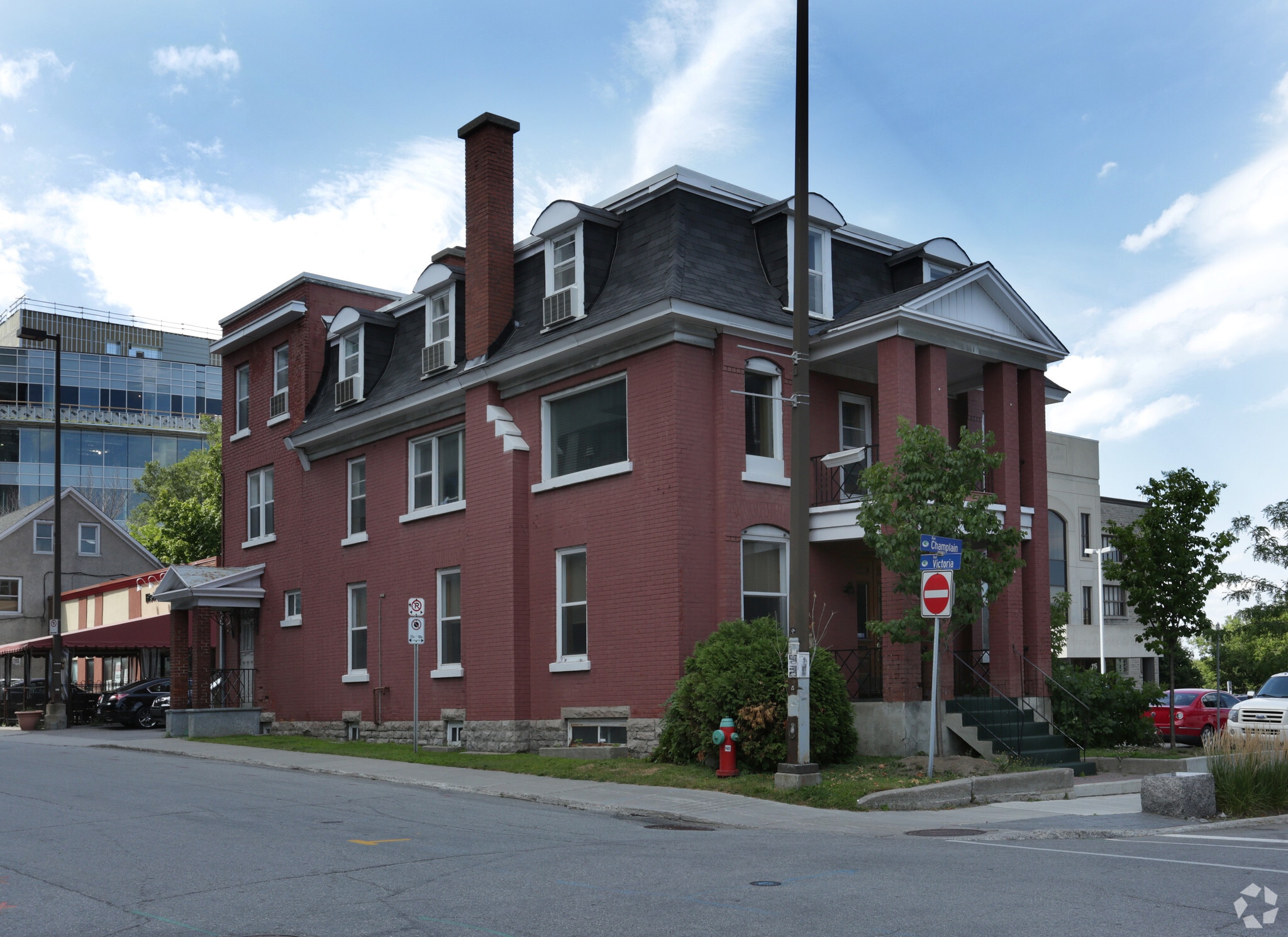 111 Rue Champlain, Gatineau, QC for sale Primary Photo- Image 1 of 4