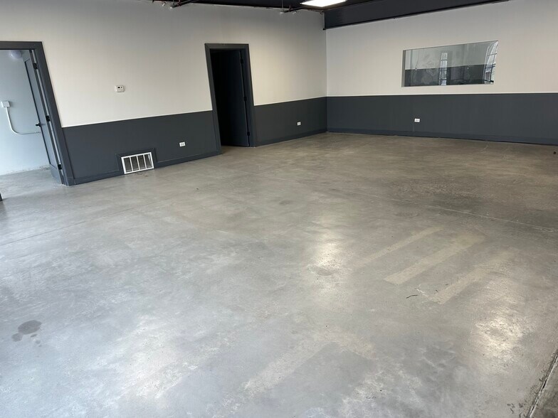 902 Grace st, Elgin, IL à louer - Photo du bâtiment - Image 2 de 6