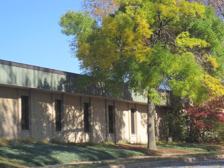 450 Weaver St, Winooski, VT à louer - Photo du bâtiment - Image 2 de 5