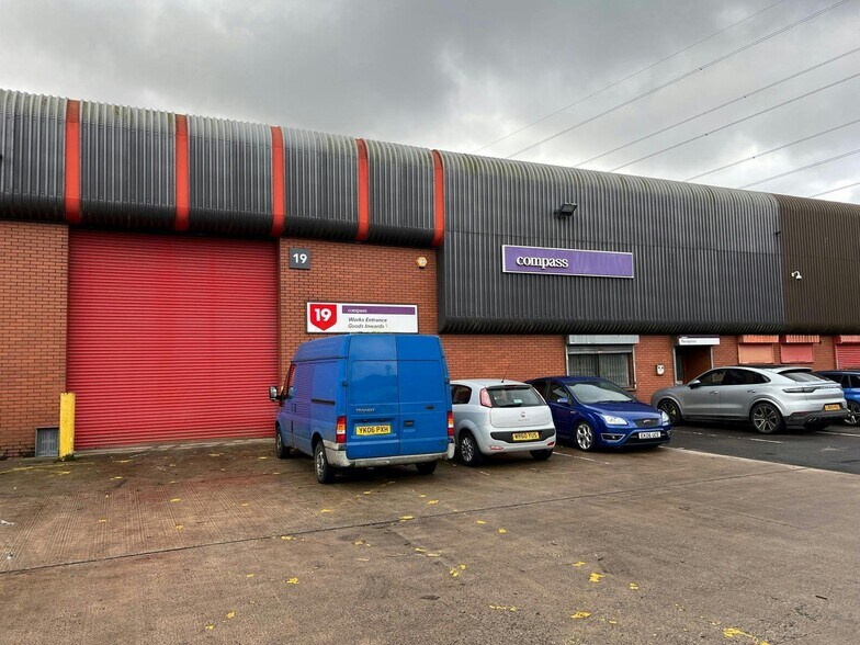 Wardley Industrial Estate, Holloway Dr, Manchester à louer - Photo du bâtiment - Image 2 de 6