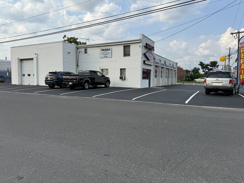 937 Joyce Kilmer Ave, New Brunswick, NJ for sale - Building Photo - Image 3 of 12