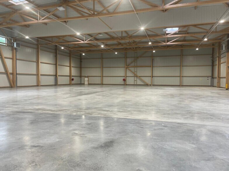 Flex in Tremblay-en-France for lease - Interior Photo - Image 2 of 11