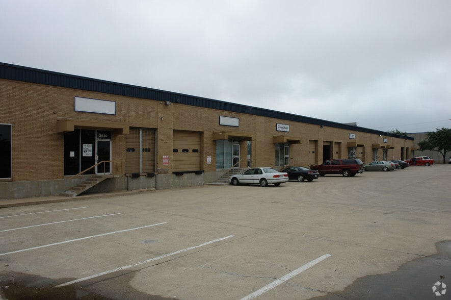 3511-3539 Irving Blvd, Dallas, TX for lease - Building Photo - Image 3 of 12