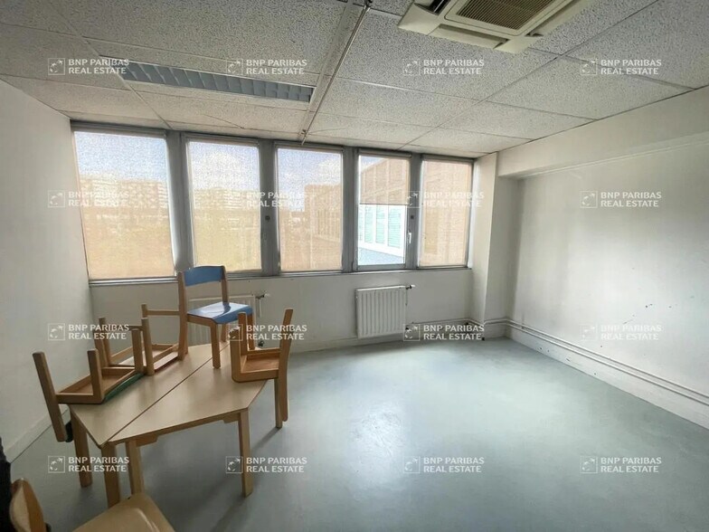 Office in Nantes for lease - Interior Photo - Image 2 of 10