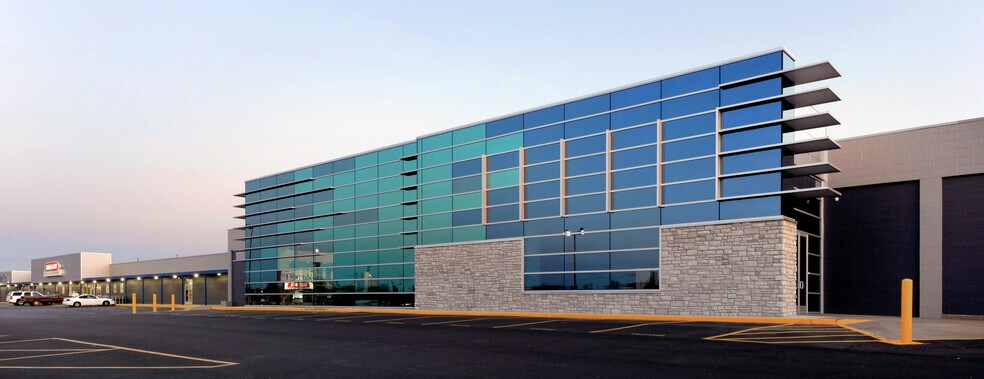 807-819 E Hwy 60, Monett, MO à louer - Photo du bâtiment - Image 1 de 8