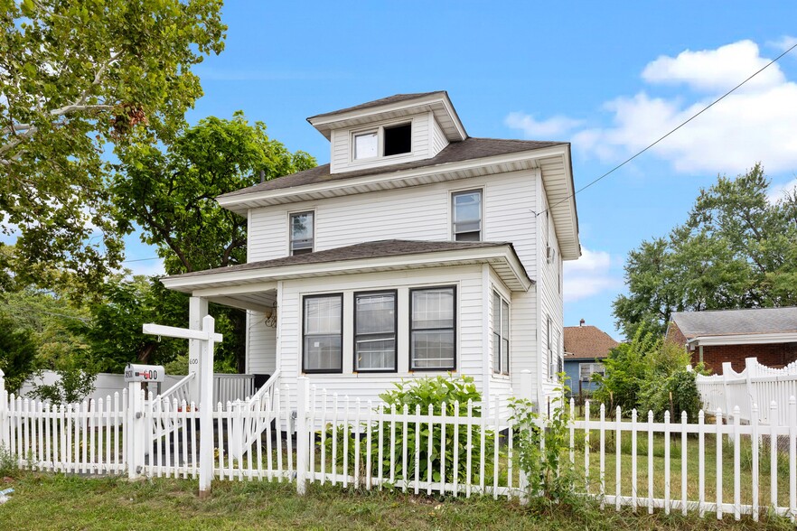 600 W Broad St, Paulsboro, NJ for sale - Primary Photo - Image 1 of 42