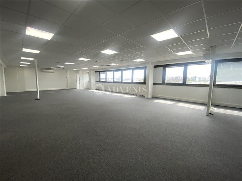 Office in Ivry-sur-Seine for lease - Interior Photo - Image 3 of 12