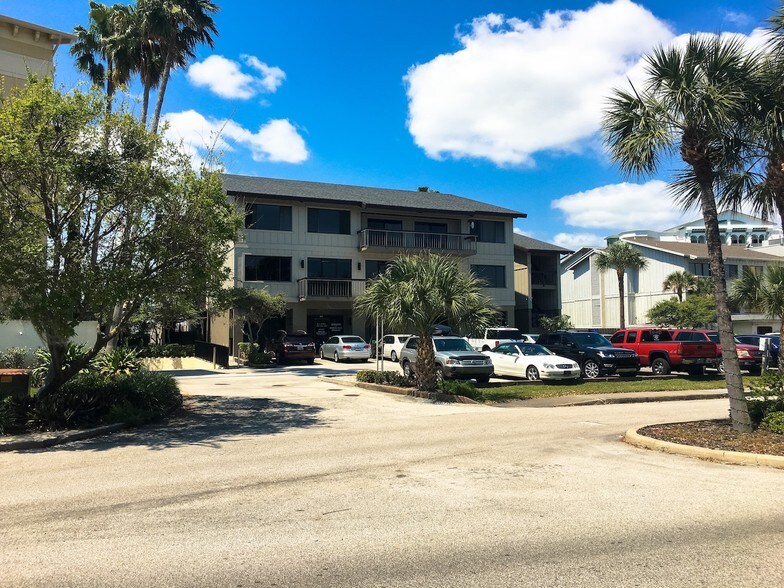 2210 S Front St, Melbourne, FL à louer - Photo du bâtiment - Image 2 de 7