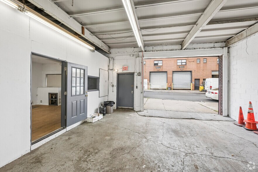 18-17 130th St, College Point, NY à louer - Photo intérieure - Image 3 de 19