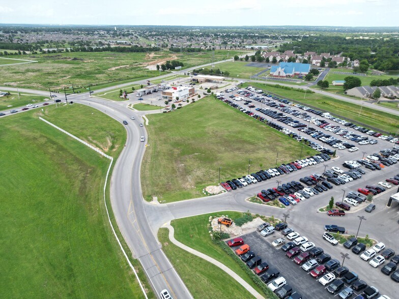 10596 Owasso Expressway and 106th Street North St, Owasso, OK à vendre - Photo du bâtiment - Image 3 de 4