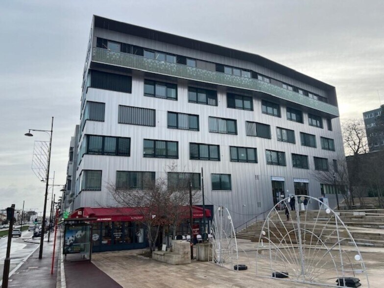 Bureau dans Châtenay-Malabry à louer - Photo du bâtiment - Image 3 de 13