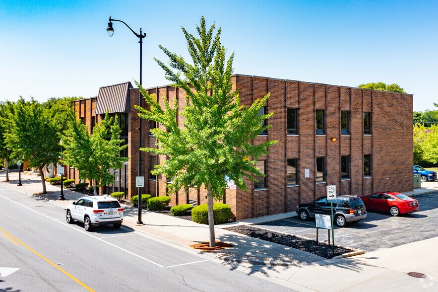 8340 Lincoln Ave, Skokie, IL à louer - Photo du bâtiment - Image 2 de 5